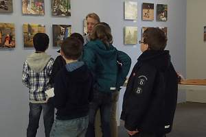 Lissy vom Kunstverein erklärt alles anhand von Beispielen // Rasende Kinder Kultur Reporter Neuenhaus beim Kunstverein Neuenhaus