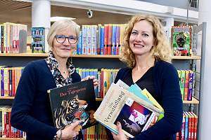 Foto: Michael Günther// Ellen van der Loos (Ltg.Stadtbibibliotek Nordhorn) und Simone Wrede